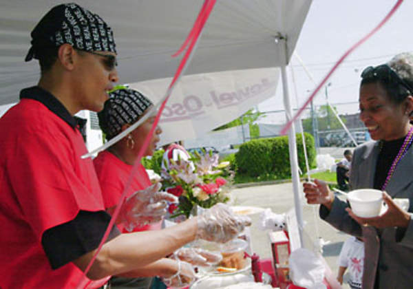 44th US President serves at Real Men Cook for Charity