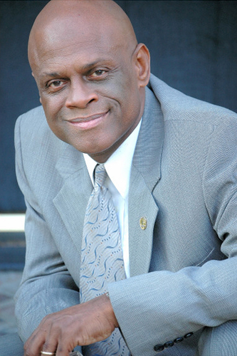Michael Colyar from “Barbershop” Writes About Being Kicked Off a United Airlines Flight