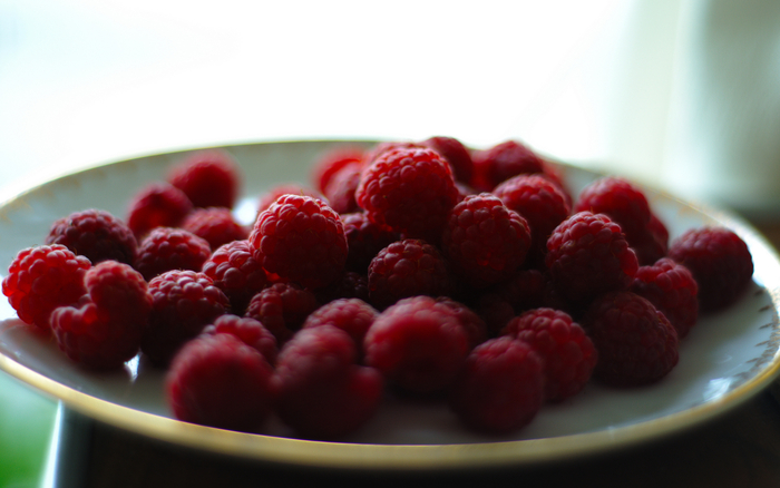 5 Foods You Can Use to Make Natural Make-Up With (and Why You Should)