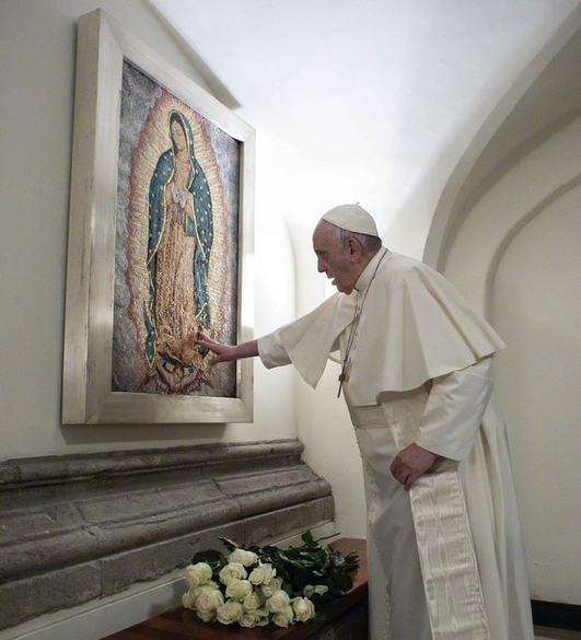 HOW HIS HOLINESS POPE FRANCIS PRAYS ANGELUS PRAYER FOR AUDIENCE!