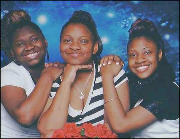 famiy picture with my sisters... 2008